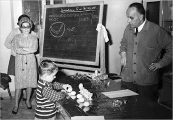 Teacher Loris Malaguzzi in the classroom