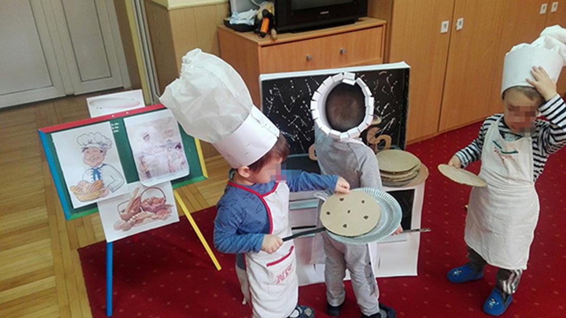 Pretend Cooking Play for Toddlers: Benefits from ChildUniverse