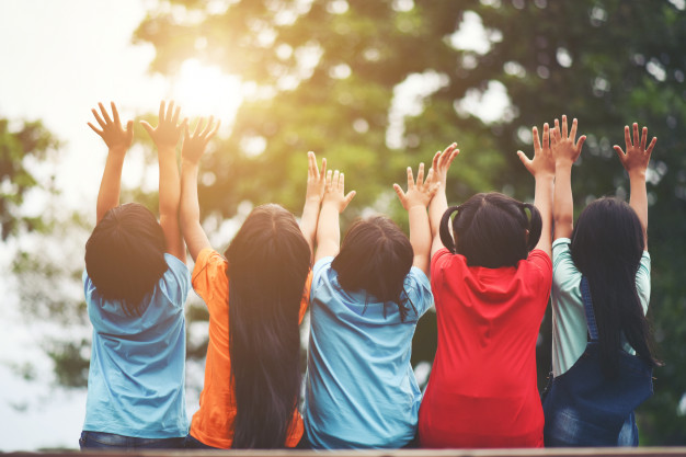 A group of children is sitting together, Freepik