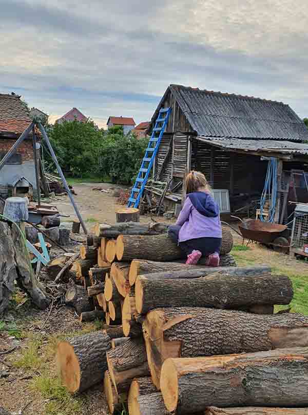 Playing on playgrounds in nature